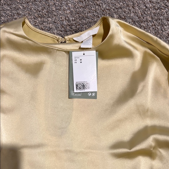 NWT, Elegant Cream Long Sleeve Women's Top, H&M, size M - Picture 2 of 4